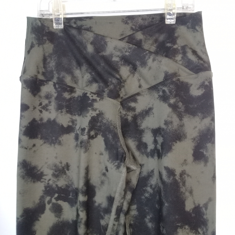 Evolution and Creation Olive Green Black Tie Dye Capri Cross Waist Legging Med - Picture 2 of 8